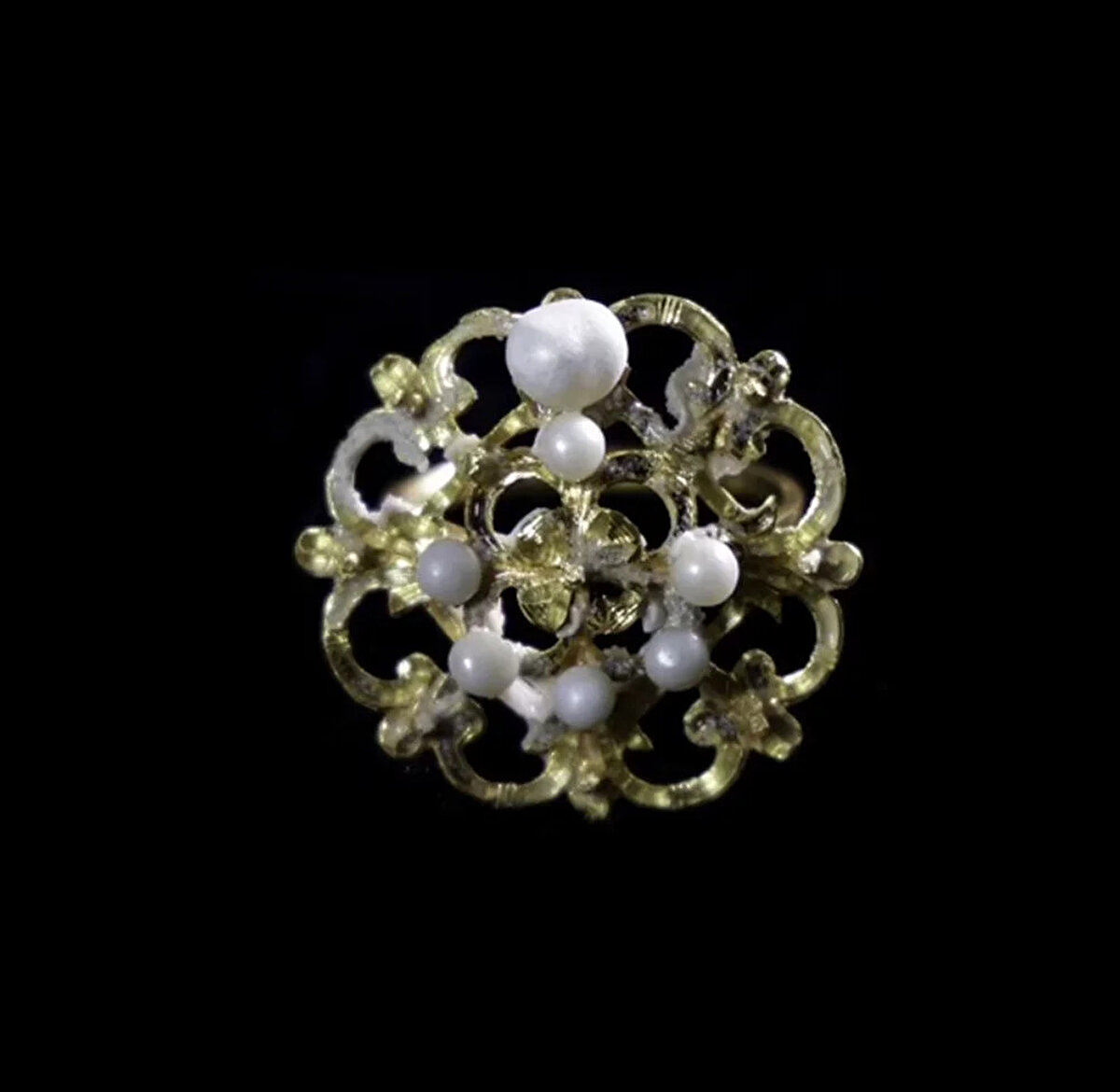 Arkeologlar eşyalardan bazılarının 'İspanyol tüccarların ve yetkililerin yasadışı olarak zenginleşmesini sağlayan kaçak mallar olduğunu söyledi. <br><br>Son keşfi gerçekleştiren Allen Exploration adlı şirketin kurucusu Carl Allen, “Nuestra Señora de las Maravillas, Bahamalar'ın denizcilik tarihinin ikonik bir parçası. İçerisinde bulunan hazineler, önümüzdeki hafta ilk kez Bahamalar'daki yeni bir müzede sergilenecek. Bahamalar'daki ilk denizcilik müzesinde sergilenmesi için Bahama hükümetinin onayını aldık” dedi. 