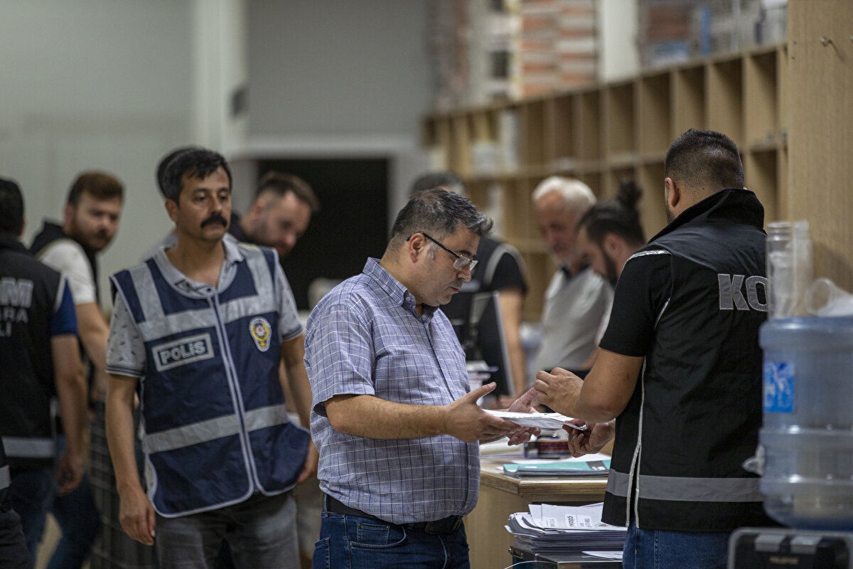 Yükseköğretim Kurulu Başkanlığı (YÖK), "Devlet Denetleme Kurulu (DDK) tarafından gerçekleştirilen denetleme ile eş zamanlı olarak Yükseköğretim Kurulu'nca da inceleme başlatılmış olup sonuç en kısa zamanda ve şeffaf bir şekilde kamuoyu ile paylaşılacaktır" açıklamasında bulundu. Konu ile ilgili YÖK'ün yaptığı yazılı açıklama şöyle:<br><br>