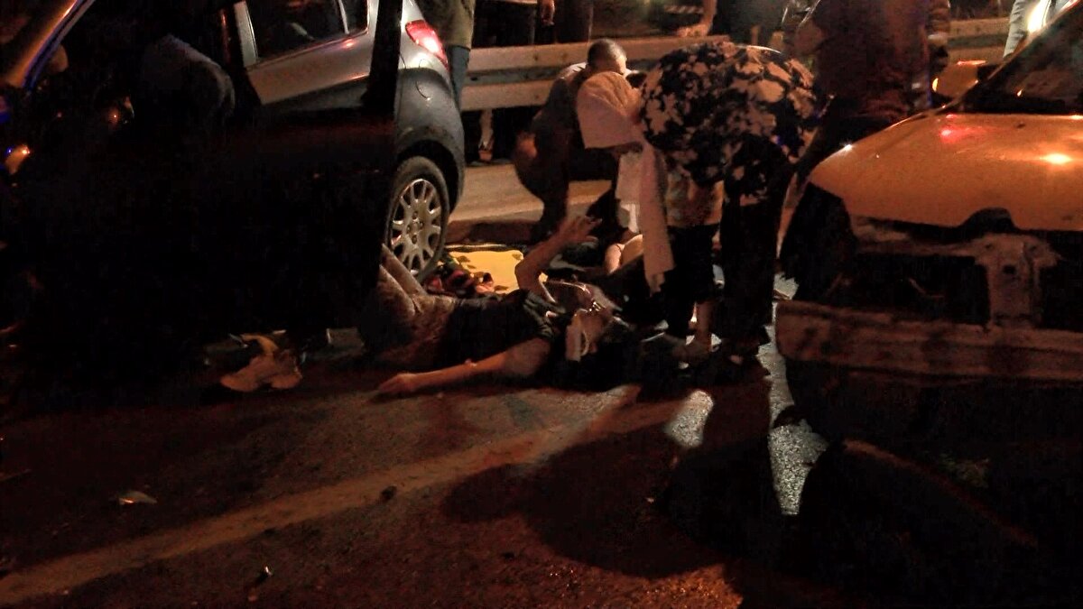 Kaza nedeniyle, Levazım-Akmerkez istikameti trafiğe kapatılırken, bölgede yoğun trafik oluştu. Araçların çekilmesiyle trafik normale dönerken, Polis ekipleri kazanın nedenine ilişkin çalışma başlattı.