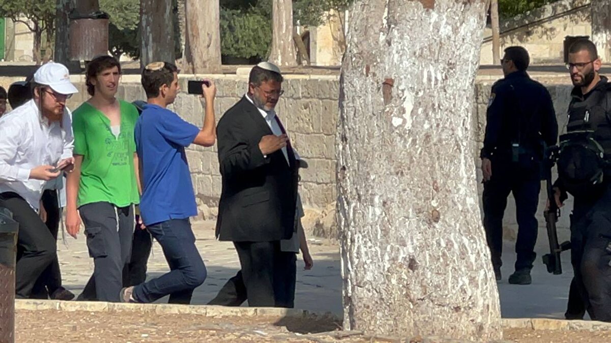 İsrail`in, abluka altındaki Gazze`ye saldırıları devam ediyor. Saldırılarda 6`sı çocuk 29 Filistinli hayatını kaybetti.<br>Türkiye saldırıları kınadı. Birleşmiş Milletler`den de, İsrail`in saldırılarına tepki geldi.<br>İsrail`in, abluka altındaki Gazze`ye saldırıları devam ediyor. Saldırılarda 6`sı çocuk 29 Filistinli hayatını kaybetti.<br>