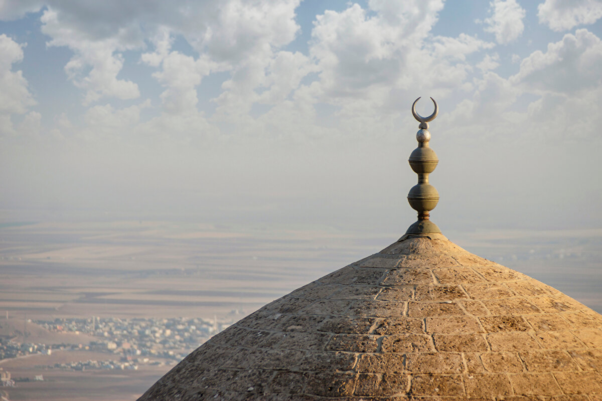 Cami-i Kebir olarak da anılan bu camiyi diğerlerinden ayıran nokta minberli olması. Eskiden inşa edilen camilerin mescid formunda inşa ediliyor olmasından dolayı bu cami zamanının Sultanahmet'i gibiymiş. 