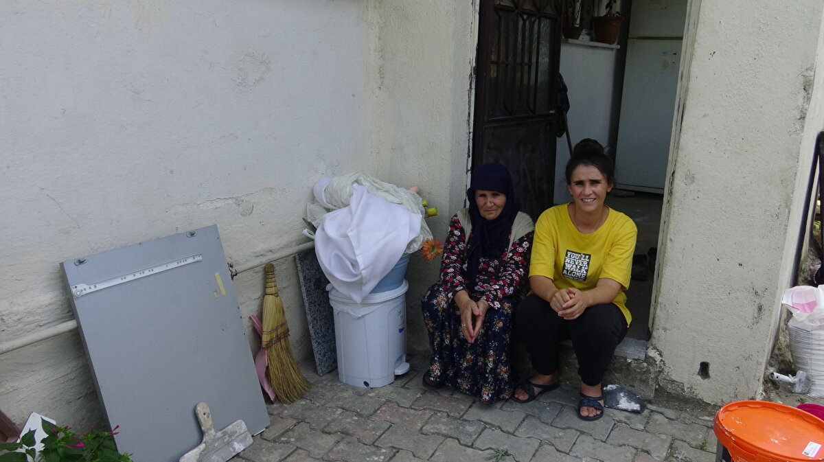 İhbar üzerine bölgeye sevk edilen sağlık ekibi tarafından Yalova'daki özel bir hastaneye kaldırılan Koçak'ın omurgasının kırıldığı belirlendi.