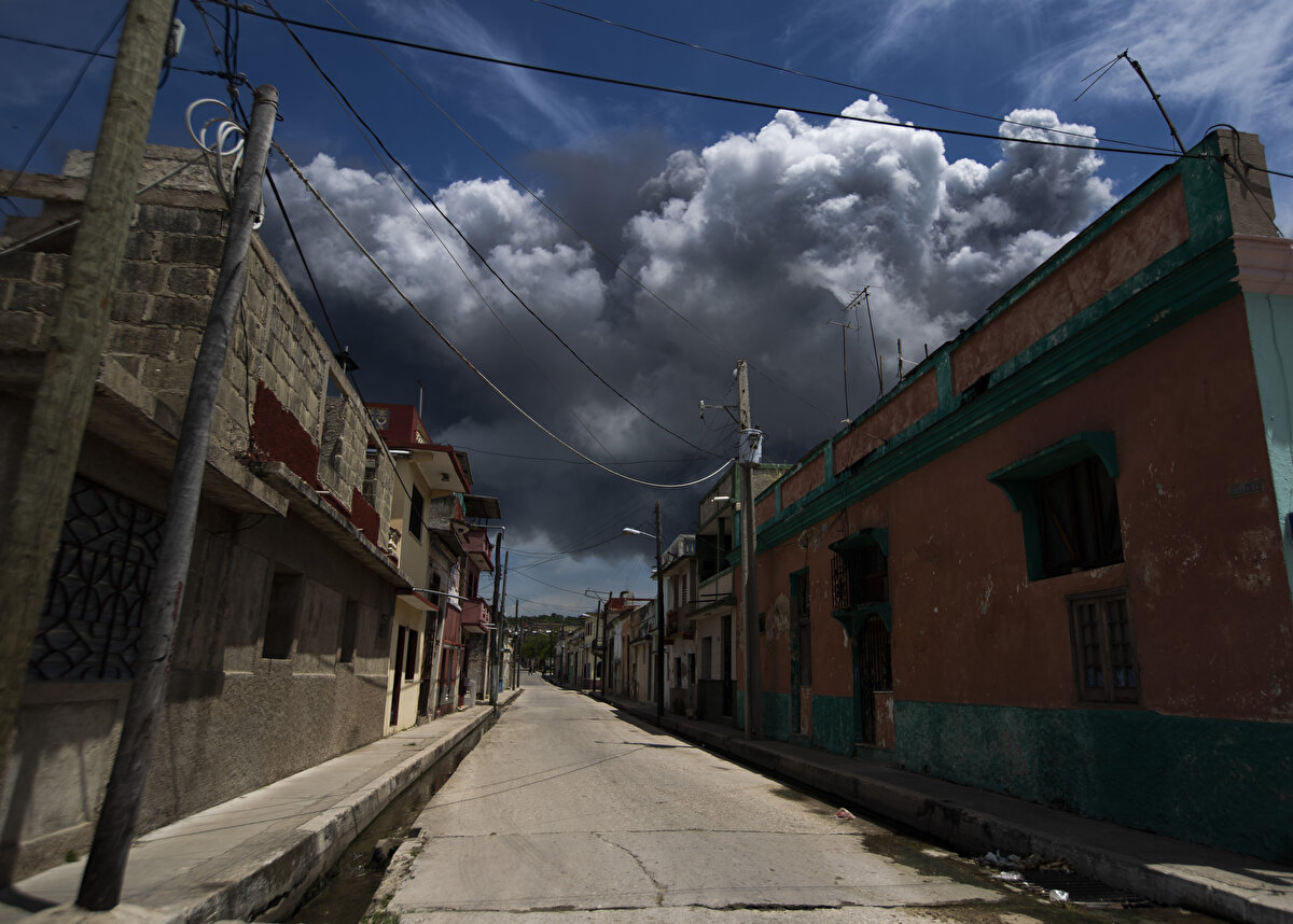 Küba Devlet Başkanı Miguel Diaz Canel ile Başbakan Manuel Marrero'nun, Matanzas Limanı'na giderek yangına ilişkin bilgi aldığı ve hastanedeki yaralıları ziyaret ettiği bildirilmişti.<br>
