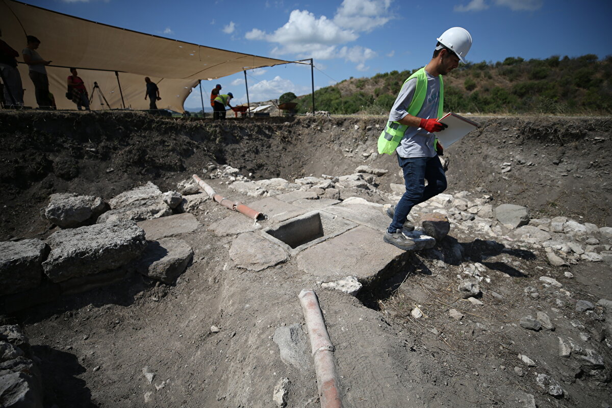 Prof. Dr. İren, künklerin kente doğru gidiş yönü ile herhangi bir çeşme binasıyla buluşup buluşmayacağına ilişkin araştırmalarının sürdüğünü sözlerine ekledi.<br>