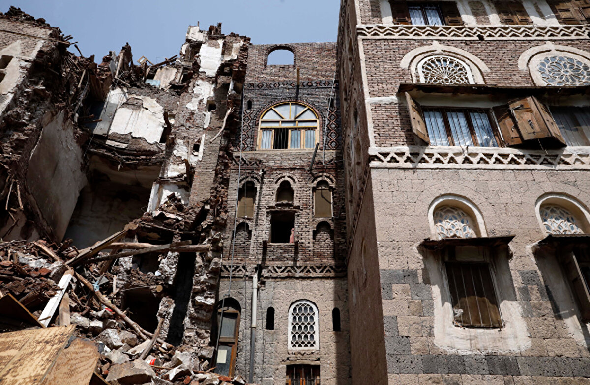 Kültür Bakanı Abdullah El-Kabsi yaptığı açıklamada, isyancıların uluslararası örgütlerle birlikte çalıştığını ve yıkımla mücadele için yardım aradıklarını söyledi.