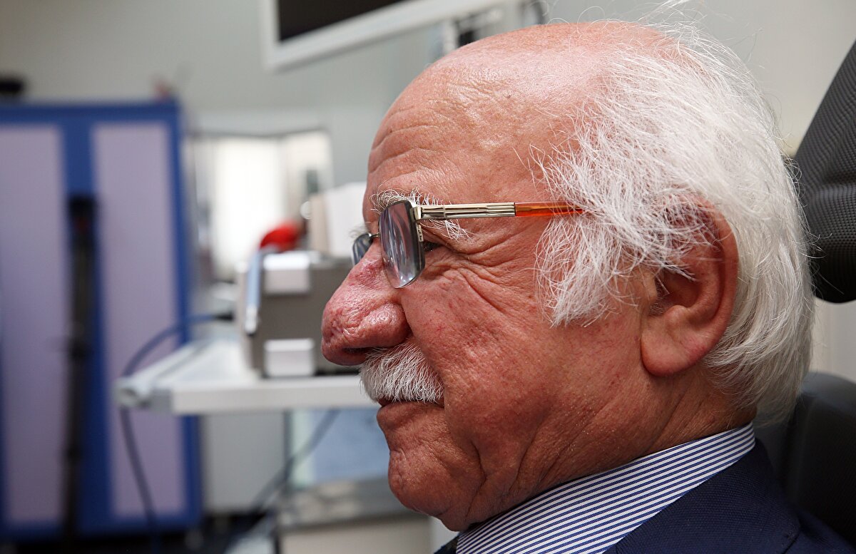 Rahatsızlığının burnunda iltihap şeklinde başladığını belirten Ramoğlu, "Burnumu kurcaladığım için bayağı ilerledi. Psikolojik olarak insanı çok etkiliyor. Nefes almakta zaman zaman zorluk çekiyordum." dedi.