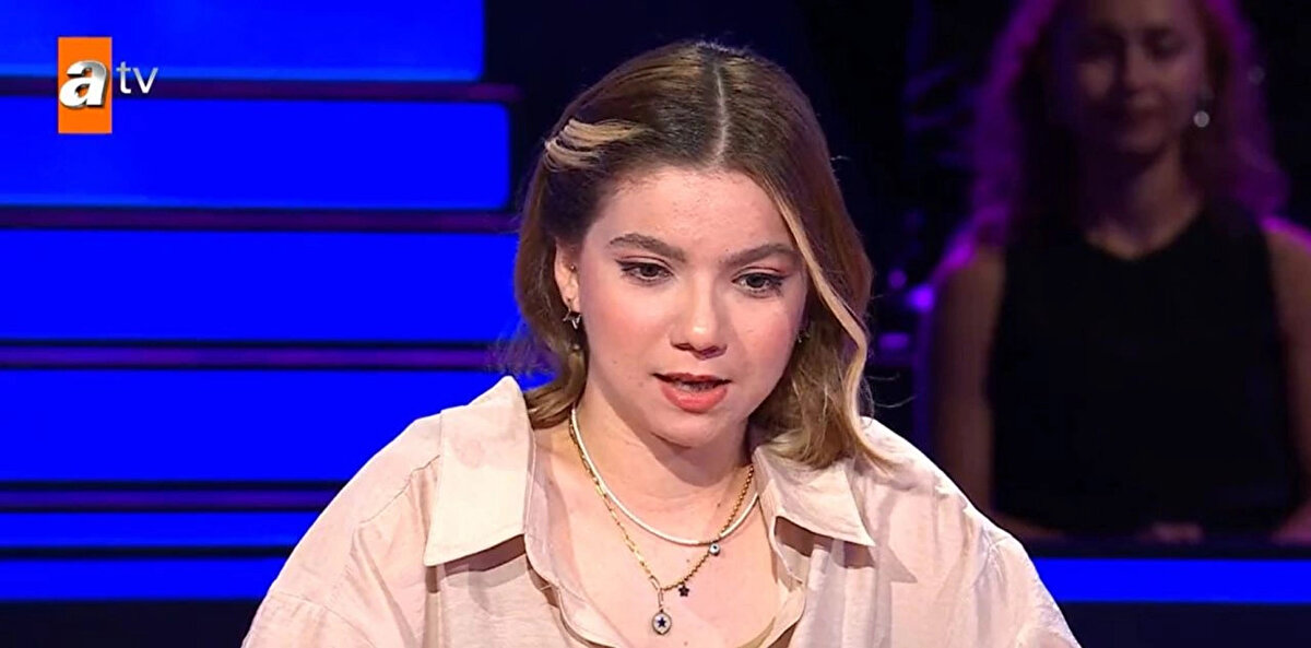 Soru karşısında yarışmacı "Şehit olduğu zaman yaşının 18'lerde olduğunu hatırlıyorum." dedi. <br><br>