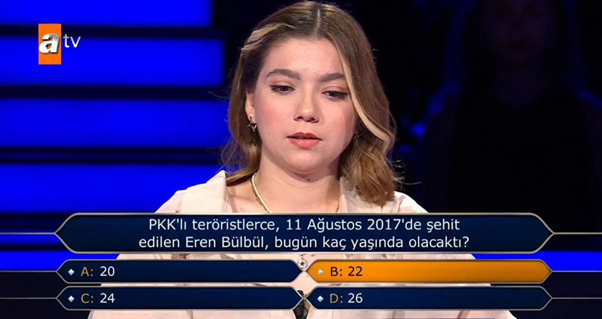 Jokerini kullanan yarışmacı aklındaki ilk cevap olan 22 şıkkını seçti. <br><br>