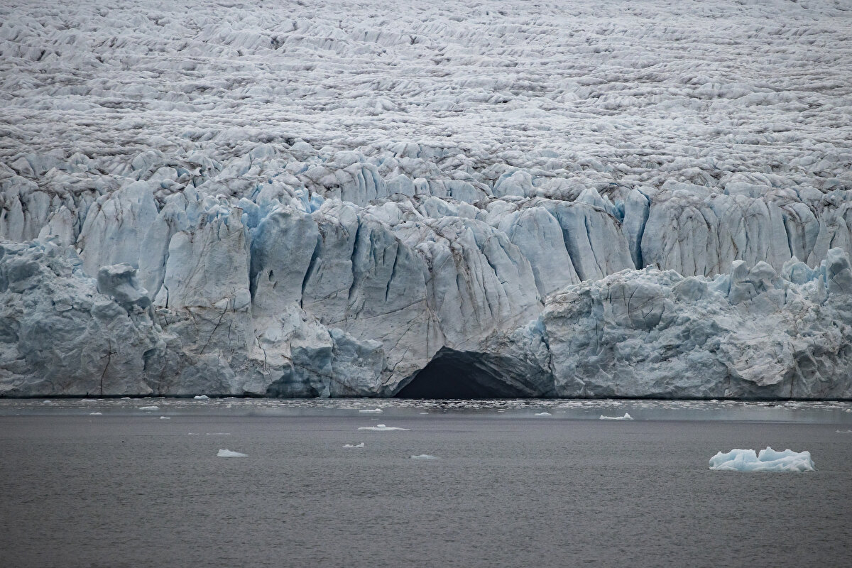 Ulusal Arktik Bilimsel Araştırma Seferi kapsamında kuzey kutup bölgesinde, gemi deniz trafiği ile ilgili çalışmaları yürüten Uzak Yol Vardiya Zabiti Kapt. Doğaç Baybars Işıler de "Küresel iklim değişikliği ile birlikte artık kuzey enlemlerde de deniz trafiğinin arttığını gözlemleyebiliyoruz. Normal şartlarda herhangi bir geminin kuzey ya da batı Avrupa’dan yola çıktıktan sonra Suez Kanalı’nı kullandıktan sonra Uzak Doğu’ya ulaşması arasında gecen süre ile kuzeydeki deniz rotaların kullanılması arasında neredeyse iki kattan fazla fark bulunmaktadır. Bunlar da deniz trafiğinin artık 76 derece enleminin de kuzeyinde giderek arttığını bize gösteriyor." değerlendirmesinde bulundu.<br>
