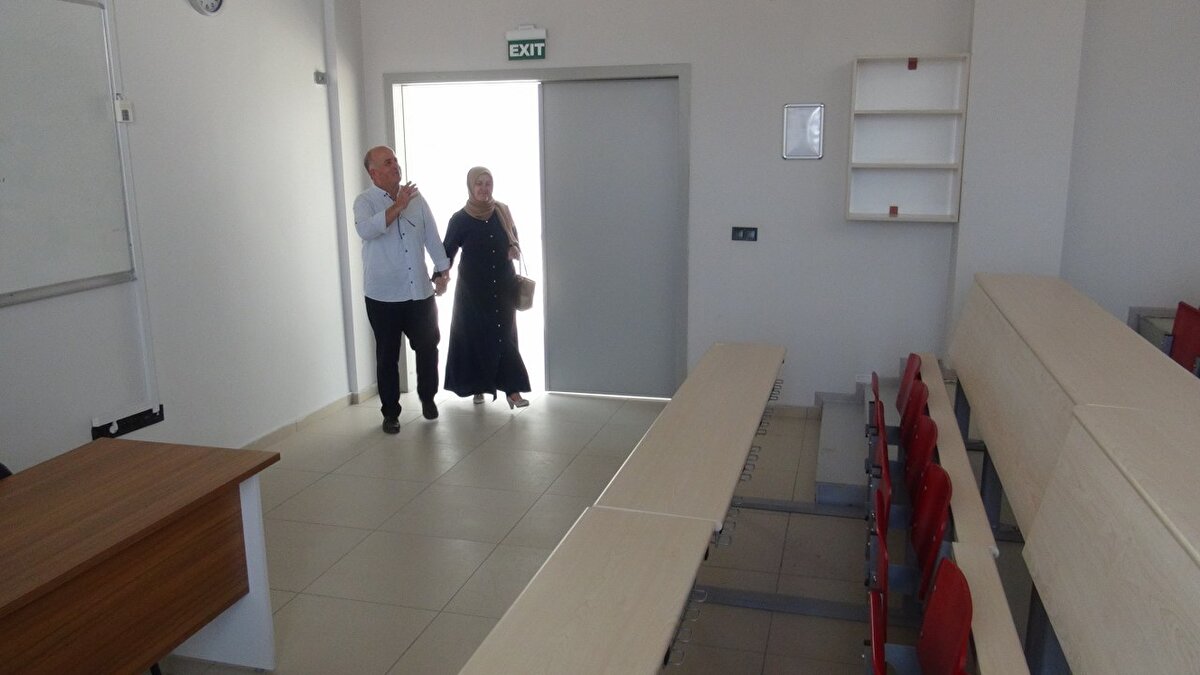 Bir kamu kurumunda çalışan Mahmut Çakır ile terzilik ve kantin işletmeciliği yapan eşi Ayşe Çakır, yıllarca hem iş hayatıyla hem de çocuklarını büyütmekle uğraştı. Bu süreçte eğitim hayatlarını tamamlayan çocuklardan Şeyma Engin sınıf öğretmenliği, Ahmet Enes ise arkeolog oldu. Mahmut Çakır da geçen yıl emekli oldu. 