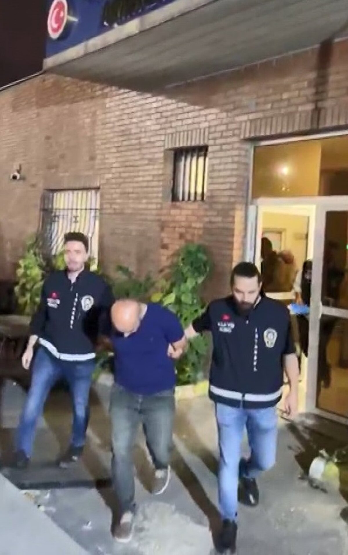 Şüpheliler, ifadelerinin ardından adliyeye sevk edildi.