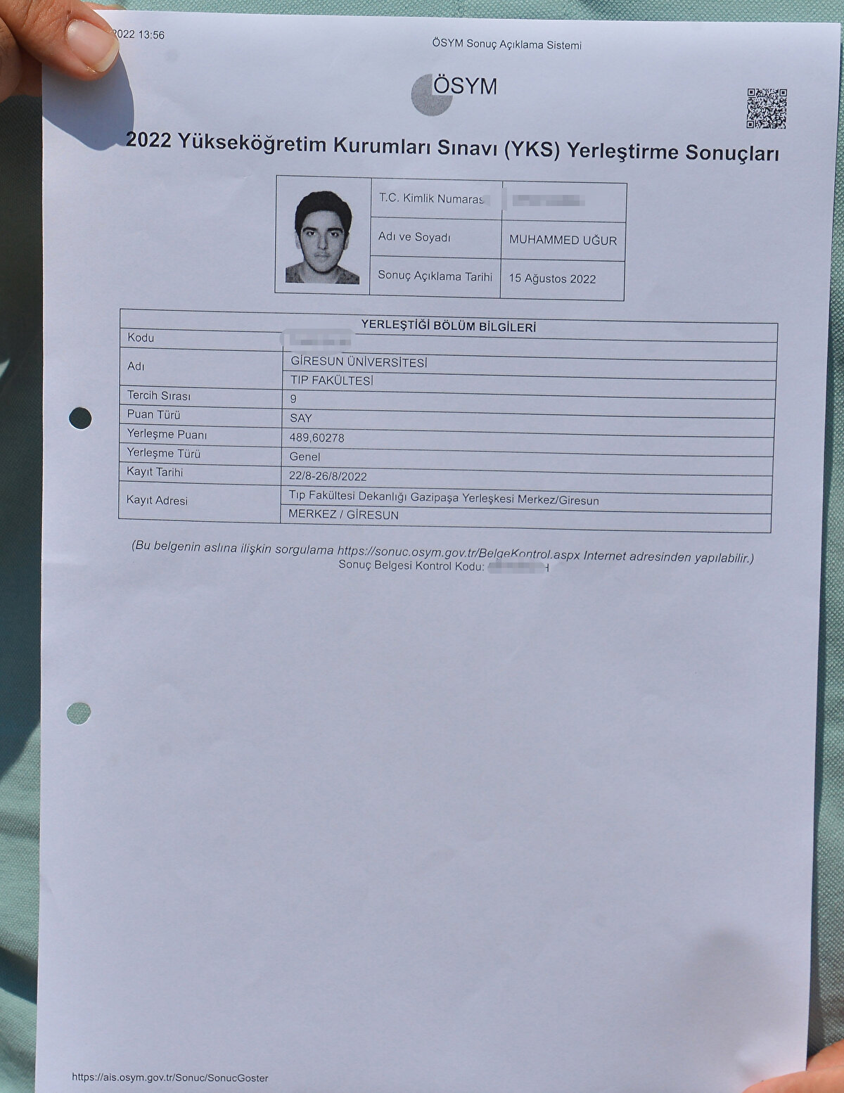 'DEVLETİMİZ ÇOK GÜZEL İMKANLAR VERDİ'<br>Devlet koruması altında yaşamını sürdürürken ders çalışmakta hiç zorlanmadığını anlatan Muhammed Uğur, kendisine en iyi imkanların sağlandığını belirtti. Hedefinden bir an olsun vazgeçmediğini söyleyen Uğur, "Bu süreçte yurt müdürümüz Mustafa Metin ve grup sorumlumuz Harun Akburak bana çalışmam için gerekli ortamı sağladı. Devletimiz çok güzel imkanlar verdi. Hedefi koyduğum ilk günden itibaren kaynak kitap, özel ders gibi eğitim alanında ne istersem yardımcı oldular. Adana'nın en iyi etüt merkezlerinden birinde devletimizin desteğiyle eğitim gördüm. Hocalarım çok destek oldu. Yaşadığımız kurumdaki psikolog, çalışanlar her zaman beni motive etti" dedi.