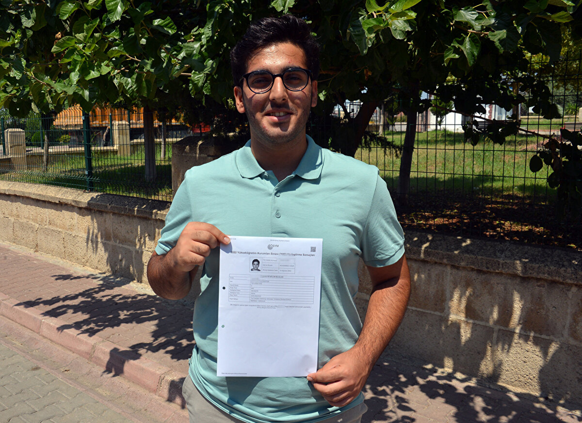 Adana Valisi Süleyman Elban, kendisini ziyaret eden Uğur'u sosyal medya üzerinden birlikte fotoğraflarını paylaşarak tebrik etti. 