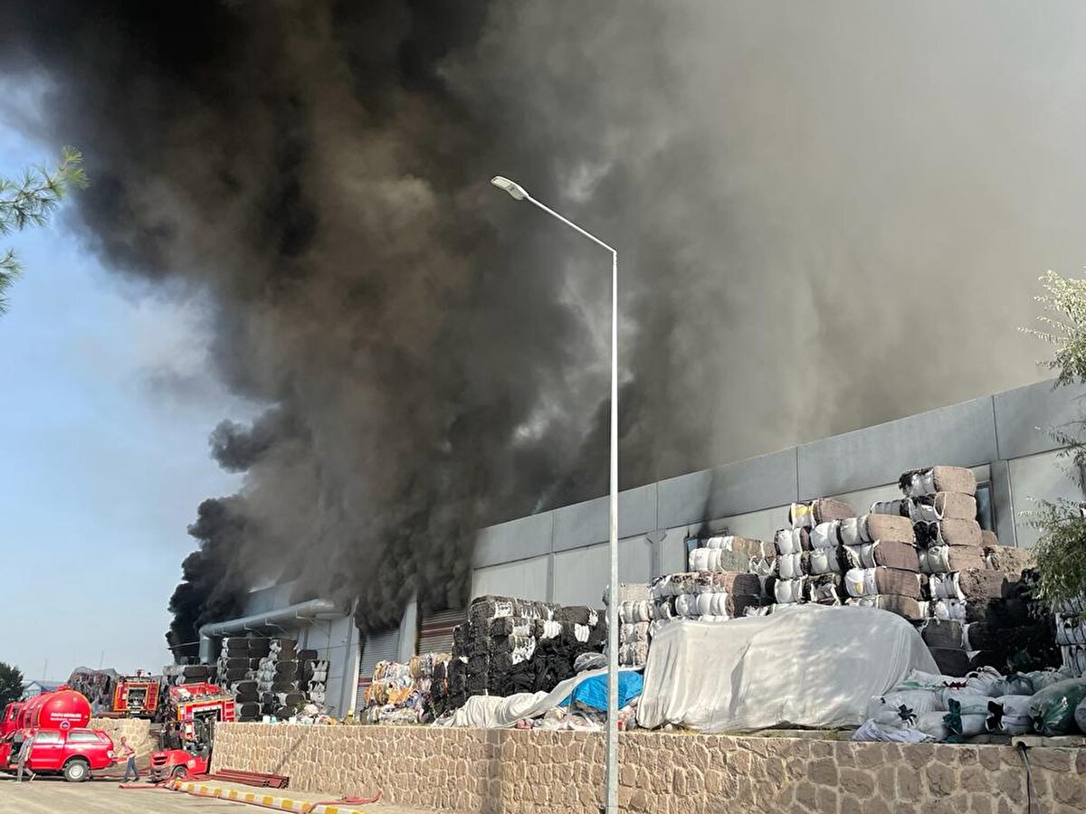 İhbar üzerine bölgeye sağlık, jandarma ve itfaiye ekipleri sevk edildi.<br>