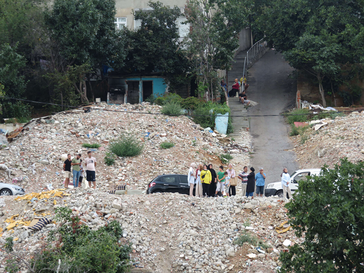 Tokatköy Mahallesi'nde kentsel dönüşüm kapsamında yıkımı planlanan yapıların elektrik, su ve doğalgazı 22 Haziran'da kesildi.<br><br>