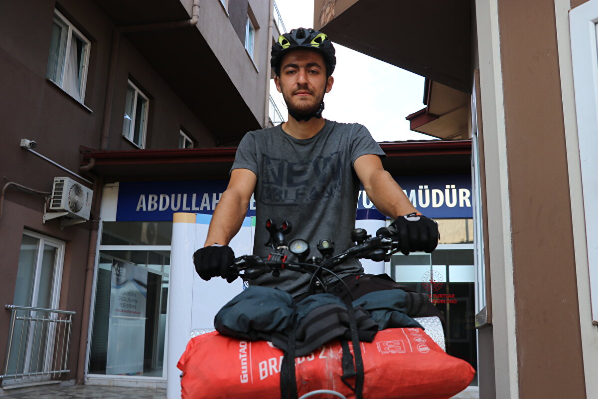 Dicle, yolculuk boyunca birçok şey yaşadığını anlatarak, "İnsanların güler yüzünü ve yardımseverliğini gördüm. Zaman zaman coğrafyadan coğrafyaya insanların yaşamı çok değişiyor. Her geçtiğim yerde insanların yaşam stili, yaşama bakışı biraz daha değişiyor. İlk başta gezgin olarak karşılıyorlar. Sonrasında, 'Ta Van'dan gelmiş' şeklinde tepkiler de oluyor, şaşırıyorlar." diye konuştu.