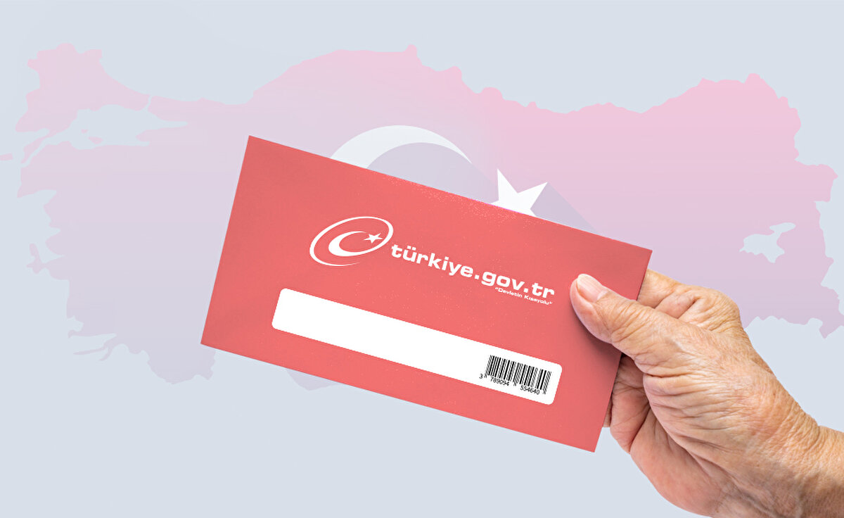 Bir kereye mahsus mahkeme kararı aranmaksızın, 2017 yılında yapılan düzenleme ile 5490 sayılı Nüfus Hizmetleri Kanunu'nunda Soyadı Kanunu'nun 3'üncü maddesine aykırı yazılan, yazım ve imla hatası veya düzeltme işareti kullanılmasından kaynaklanan anlam değişlikleri bulunan ad ve soyadları il ve ilçe idare kurulunun vereceği kararla değiştirilebilmesine imkan tanınmıştı.<br><br>