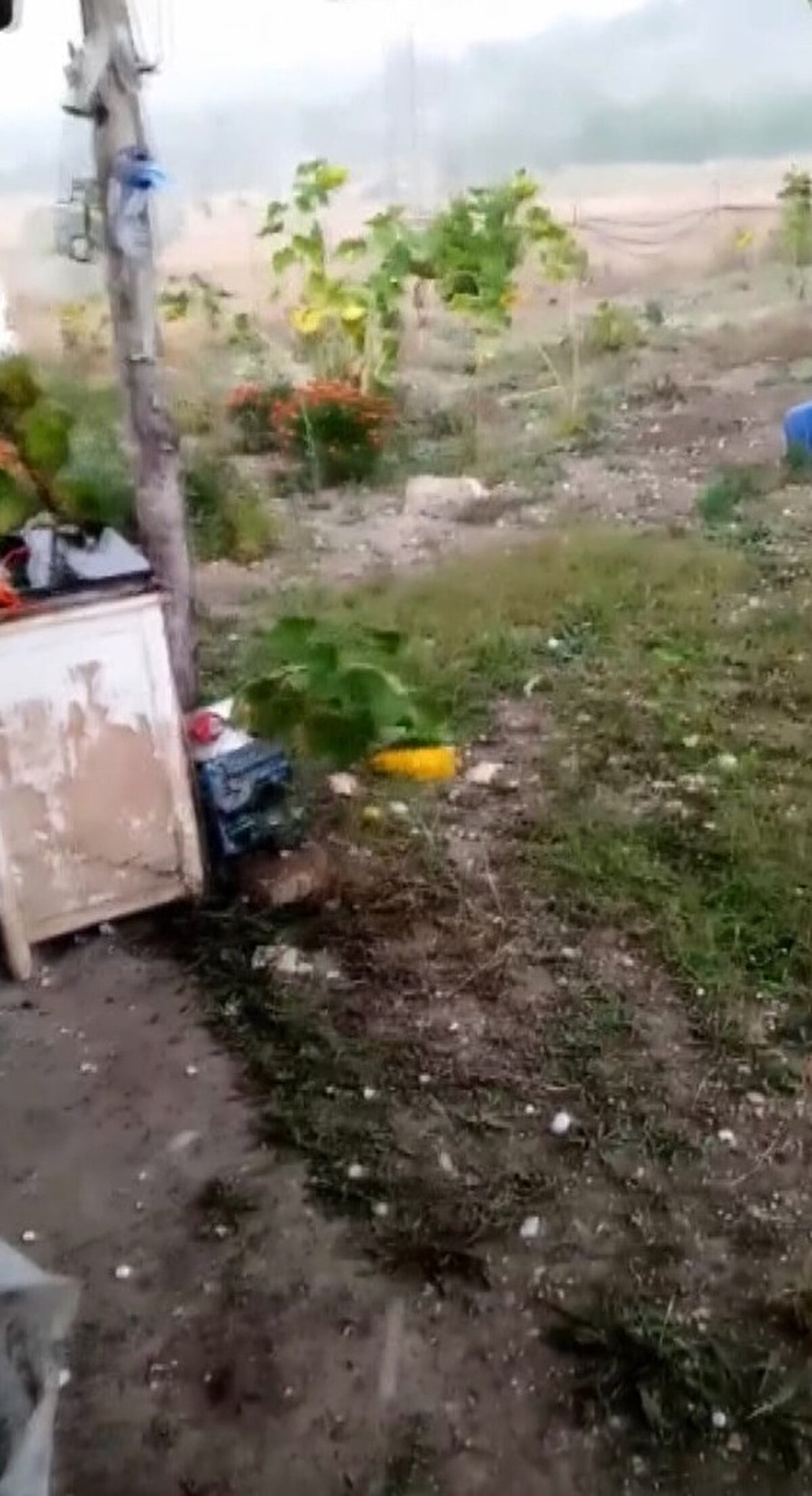 Gök gürültülü sağanak yağış nedeniyle oluşabilecek sel ve su baskınlarına karşı hem Bursa Valiliği hem de Büyükşehir Belediye Başkanı Alinur Aktaş, sosyal medya hesaplarından vatandaşları dikkatli olmaları konusunda uyardı.