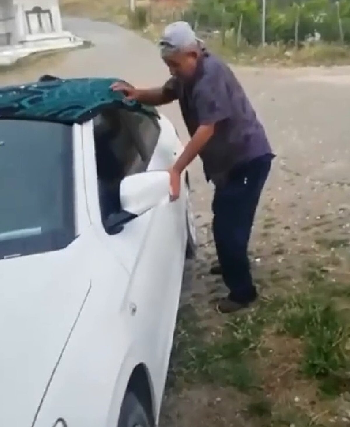 Eskişehir Bölge Tahmin ve Erken Uyarı Merkezi’nden yapılan değerlendirmeye göre Bursa’da metrekareye saatte 75 kilo yağış düşmesi bekleniyor.