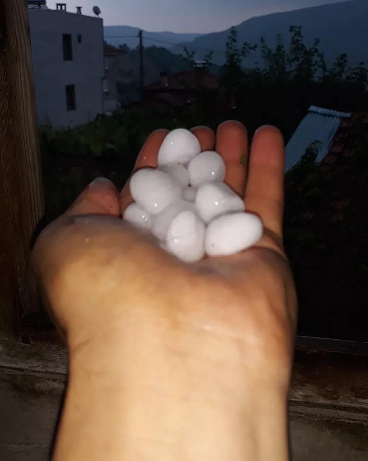 Yapılan turuncu kodlu uyarının geçerlilik tarihi bu gece yarısına kadardı, ancak Meteoroloji Genel Müdürlüğü’nden ikinci bir uyarı daha geldi.