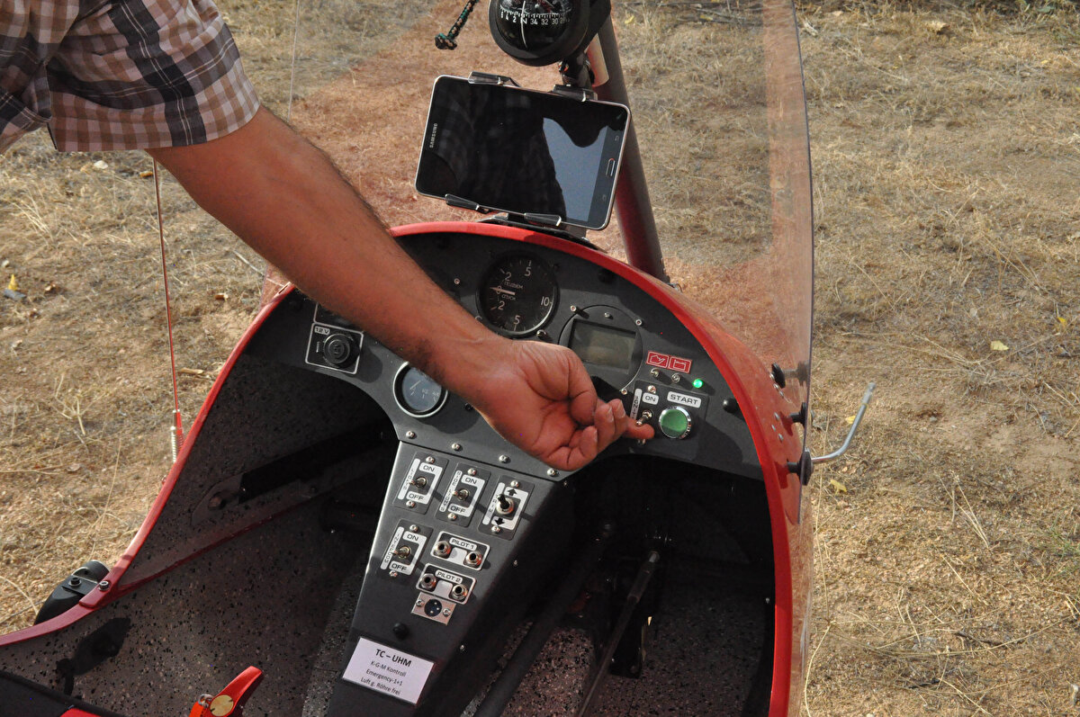 İlçeden 46 sene önce ailesiyle önce İstanbul'a daha sonra da Almanya'ya göç eden Celil Çiçek, çok sevdiği Kayadibi köyünü havadan izleyebilme hayalini gerçeğe dönüştürmek için yurt dışında amatör olarak sürdürdüğü uçuşlarını köyde de yapmaya karar verdi.