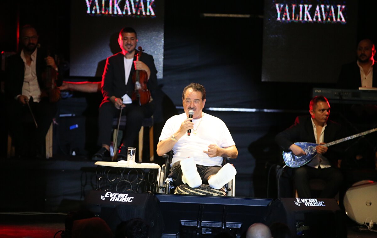 Geriye doğru kayarak şarampolde kayalıklara sıkışan minibüste yangın çıkmıştı.<br><br>