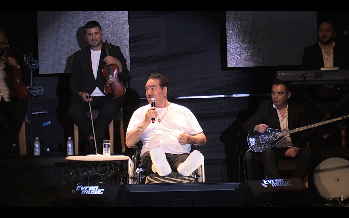 Tedavi altına alınan Tatlıses'in Instagram hesabından hastanede çekilen görüntüsü paylaşıldı. Tatlıses, "Arayan soran herkesten Allah razı olsun" dedi.<br><br>