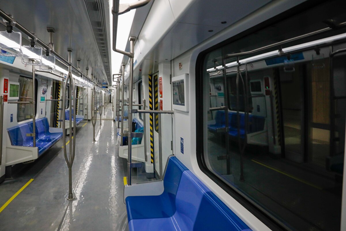 İstanbul'da yapımı devam eden diğer metro hatları ile ilgili bilgi veren Bakan Karaismailoğlu, bu hattın devamı olan İstanbul Havalimanı Küçükçekmece bağlantısına bağlanacak B​​​​​​​aşakşehir Çam ve Sakura Şehir Hastanesi'ne devam eden metro hattını da aralık ayı itibarıyla açmayı planladıklarını, çalışmaların bu düzeyde devam ettiğini bildirdi.<br>