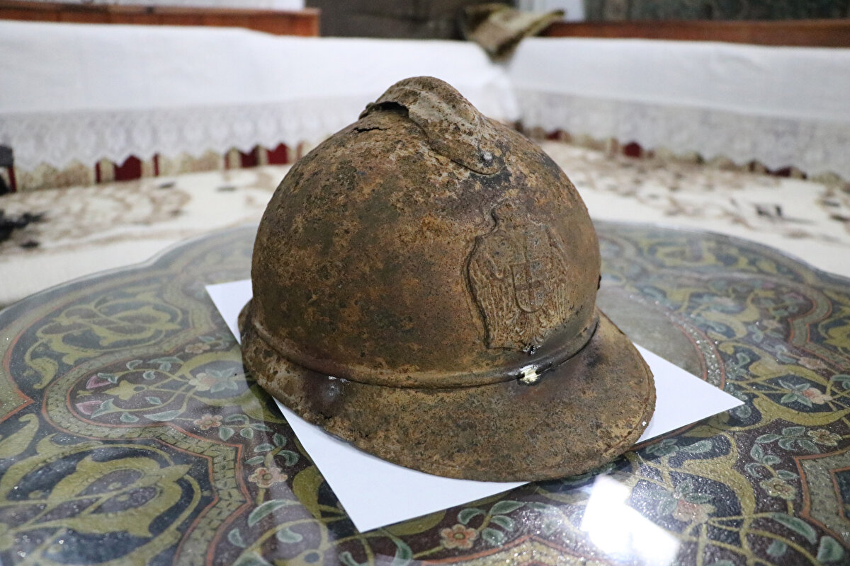 Araştırmalarında elde ettiği fotoğraf ve belgelerle Büyük Taarruz ile ilgili kitaplar kaleme alan Hasan Özpınar, işgal altındaki Afyonkarahisar'da Türk Askeri'nin Yunanlara karşı Kocatepe, Beytepe, Belentepe, Kalecik Sivrisi, Tınaztepe ve Çiğiltepe'de verdiği mücadeleden 100 yıl sonra ortaya çıkan miğferi ve mermileri anlattı.