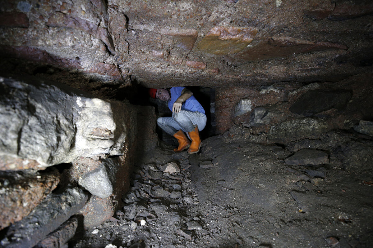 Bunların herhangi bir bilimsel bulguya dayanmayan, ispatlanması mümkün olmayan iddialar olduğunun altını çizen Diker, "Biz ilgi uyandırmak maksadıyla nesnel zeminlere oturmayan bu tür masalsı kurmacalara vurgu yapılmasındansa İstanbul'un mevcut yer altı envanterinin bilimsel olarak daha çok araştırılmasını, güncel mimari belgelemelerinin yapılmasını ve bu mekanların korunarak hak ettiği ilgiyi görmesini istiyoruz." değerlendirmesini yaptı.<br><br>