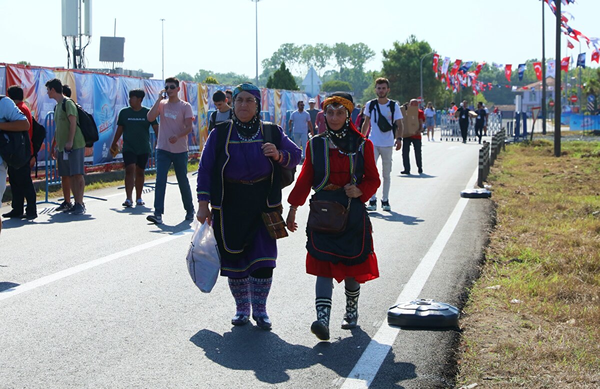 TEKNOFEST KARADENİZ'de Türkiye'nin havacılık ve uzay sanayisi, savunma sanayisinde yerli ve milli üretimi yapılan insansız savaş araçları, helikopter ve jet sergileniyor.<br><br>
