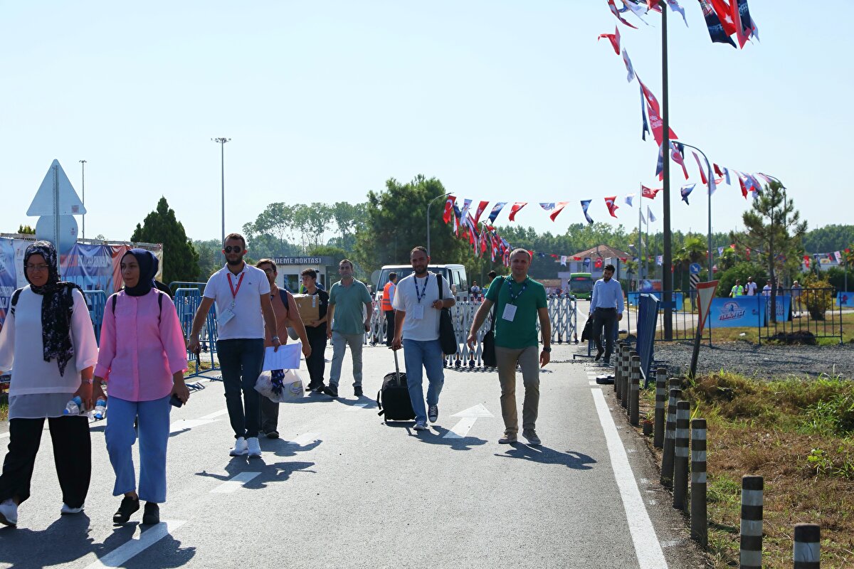 Türkiye Teknoloji Takımı Vakfı (T3 Vakfı) ile Sanayi ve Teknoloji Bakanlığının yürütücülüğünde düzenlenen TEKNOFEST KARADENİZ, Samsun Çarşamba Havalimanında başladı.<br><br>