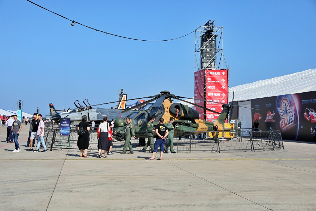 Baykar Teknoloji tarafından tasarım ve geliştirme çalışmaları tamamlanan insansız savaş uçağı 'Bayraktar Kızılelma' da TEKNOFEST KARADENİZ'de ilk kez sergileniyor.<br><br>