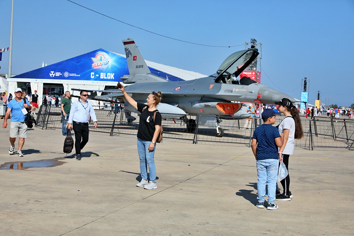 Festivalde kamu kurum ve kuruluşların yerli üretimini yaptıkları elektrikli araçlar da bulunuyor.<br><br>