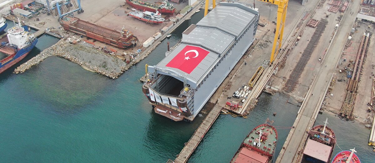 Havuz ile ilgili gazetecilere açıklamada bulunan ASFAT Proje Sorumlusu Bedrettin Karaçorlu, ASFAT ve Deniz Kuvvetleri Komutanlığı için önemli bir gün yaşadıklarını söyledi.<br><br>