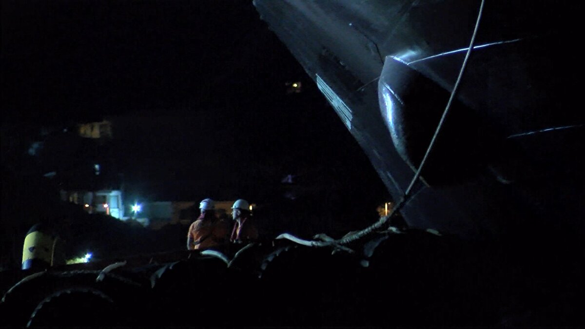 Bebek sahilinde karaya oturan Lady Zehma isimli kargo gemisi, Kıyı Emniyeti Genel Müdürlüğü'ne bağlı KURTARMA-5,KURTARMA-6 KURTARMA-9, KURTARMA-12, NAZIM TUR Römorkörleri, KEGM-3,KEGM-5 ve Kıyı Emniyeti'nin yaklaşık 4 saatlik çalışmaları sonucunda kurtarıldı. <br>