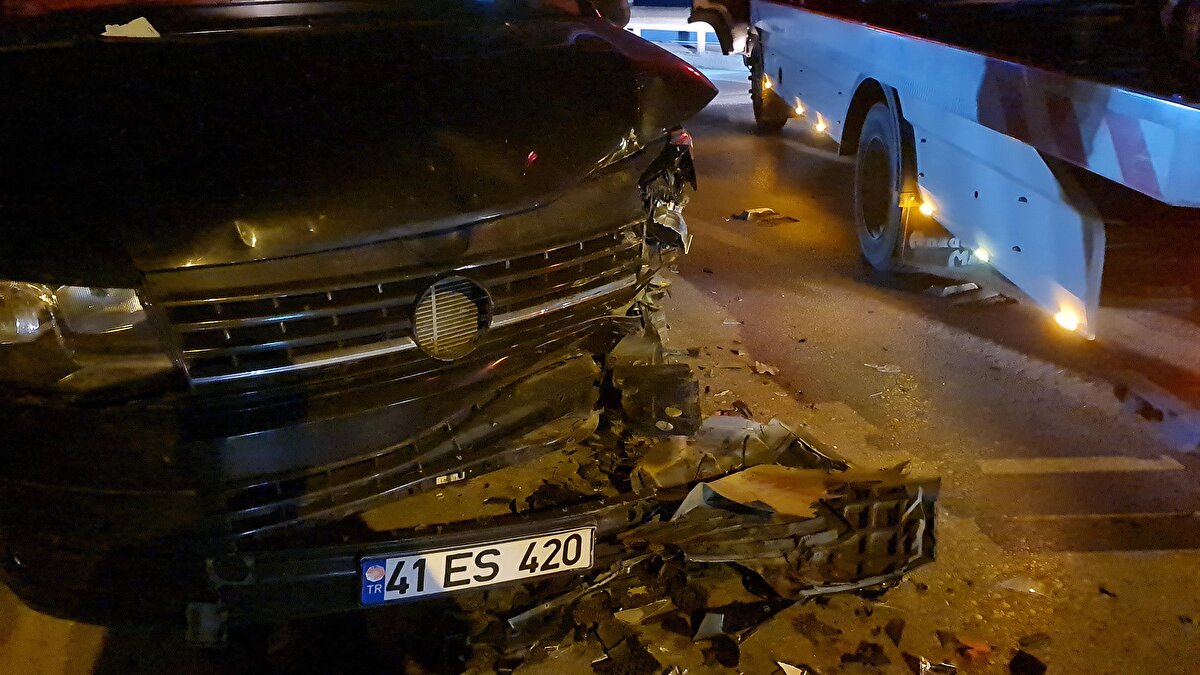 Yaralılar sağlık ekiplerinin yaptığı ilk müdahalenin ardından ambulanslarla çevredeki hastanelere kaldırıldı