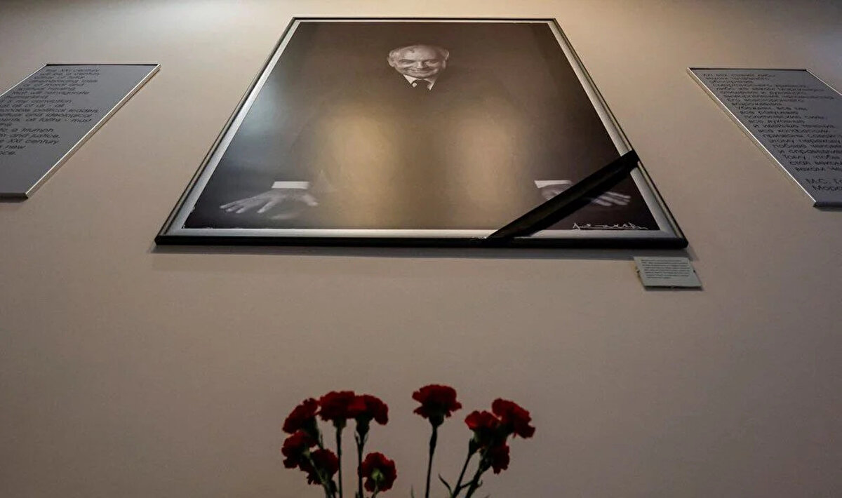 Gorbaçov'un cenaze töreni Cumartesi günü yapılacak. Rusya Devlet Başkanı Vladimir Putin'in cenazeye katılmayacağı açıklandı.<br><br>