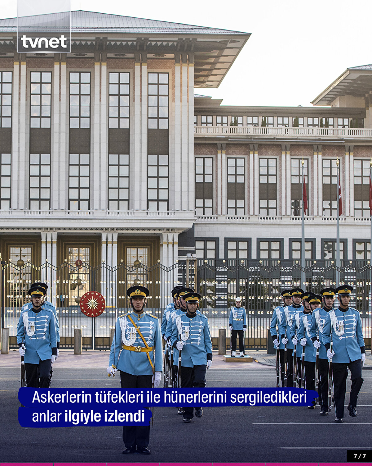 Askerlerin tüfekleri ile hünerlerini sergiledikleri anlar ilgiyle izlendi