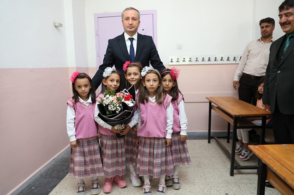 <br>Okulda ilk günün heyecanını yaşayan beşizler ise çok heyecanlı ve mutlu olduklarını söyledi.