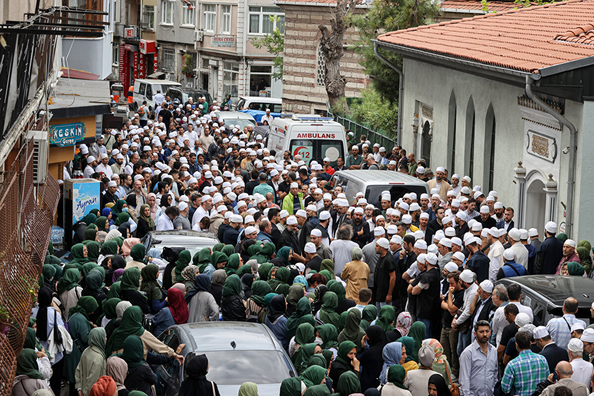 İnançer, 1991'de kurucusu olduğu Kültür ve Turizm Bakanlığı İstanbul Tarihi Türk Müziği Topluluğu'nda sanatçı-müdür olarak çalışmaya başladı, Haziran 2011'de emekli oldu.<br><br>Radyo ve televizyon programlarında misafir sanatçı olarak yer alan, yurt içi ve yurt dışında konserle müzik faaliyetlerinde bulunan, tasavvuf konusunda konferanslar veren ve seminerlere katılan İnançer'in çeşitli makaleleri, röportajları ve yayınlanan 8 kitabı bulunuyor.<br><br>Türk düşünce hayatının önemli isimlerinden olan, yazdığı kitaplarıyla, musiki ve dini alanda yaptığı konuşmalarıyla tanınan İnançer, evli ve 2 çocuk babasıydı.<br><br>
