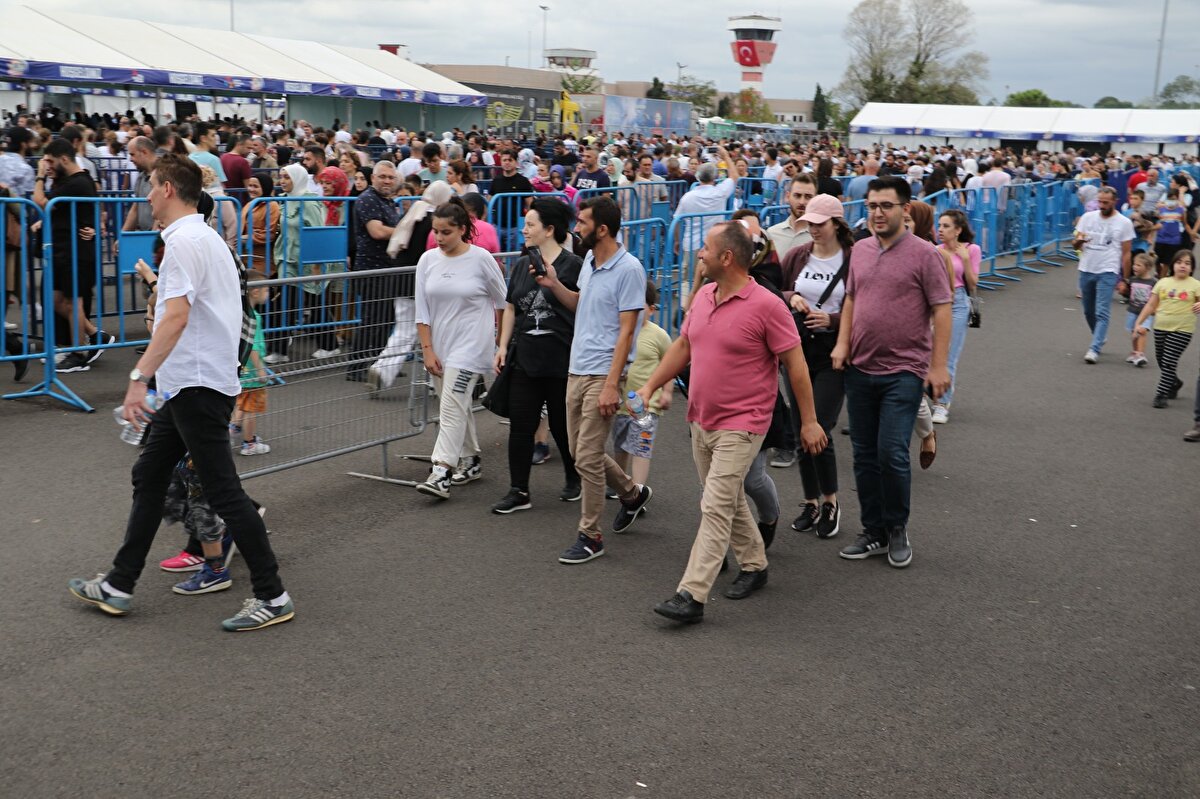 'DEVASA BİR RAKAM'<br>Samsun Valisi Zülkif Dağlı, katılımlarda devasa rakamlara ulaşıldığını belirterek, "TEKNOFEST'in son günü de yine oldukça kalabalık olmayı başardı.