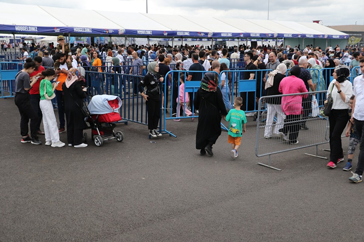 TEKNOFEST teknoloji yarışmalarında mücadele eden ve ön eleme aşamasını geçen takımlara 22 milyon TL'nin üzerinde malzeme desteği, dereceye giren takımlara da 7 milyon TL'nin üzerinde para ödülleri verildi.