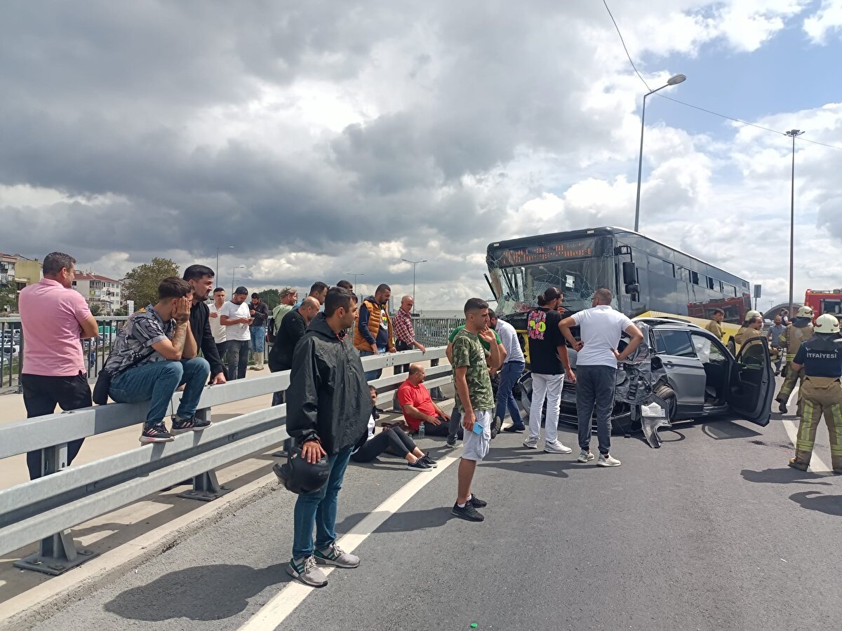 Kazada ilk belirlemelere göre 14 kişi yaralandı. Sağlık ekiplerinin ilk müdahalesinin ardından yaralılar bölgedeki hastanelere kaldırıldı.