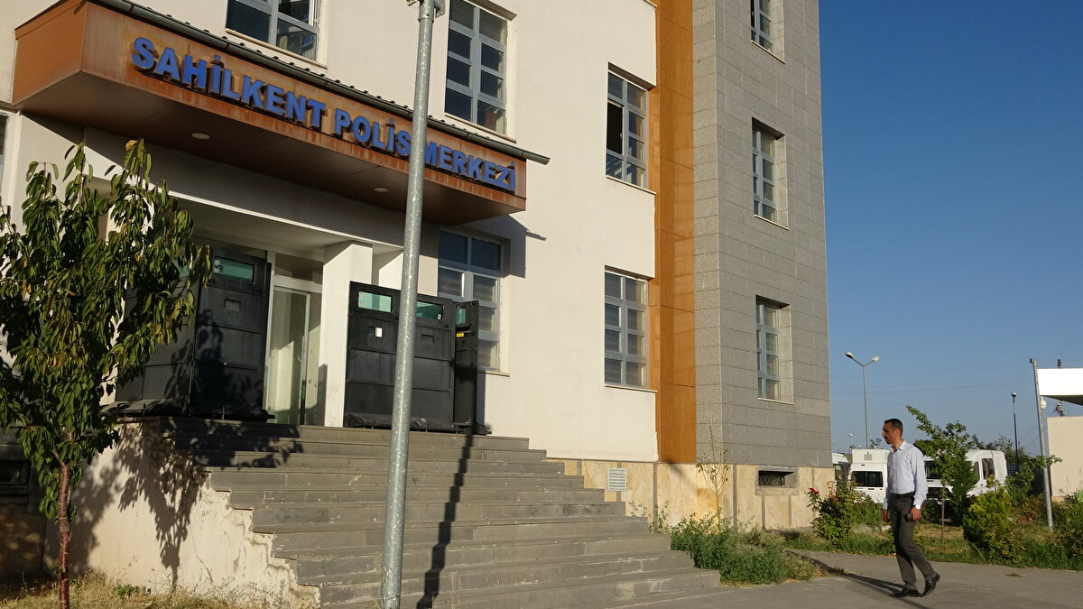 Çektiğim 1000 TL'yi ATM'de unuttum. Parayı bulan Bülent Keser arkadaşıma çok teşekkür ederim. Hala insanlığın ölmediğini görmek beni çok duygulandırdı. Kendisine bir miktarını vermek istedim ama almadı" dedi.