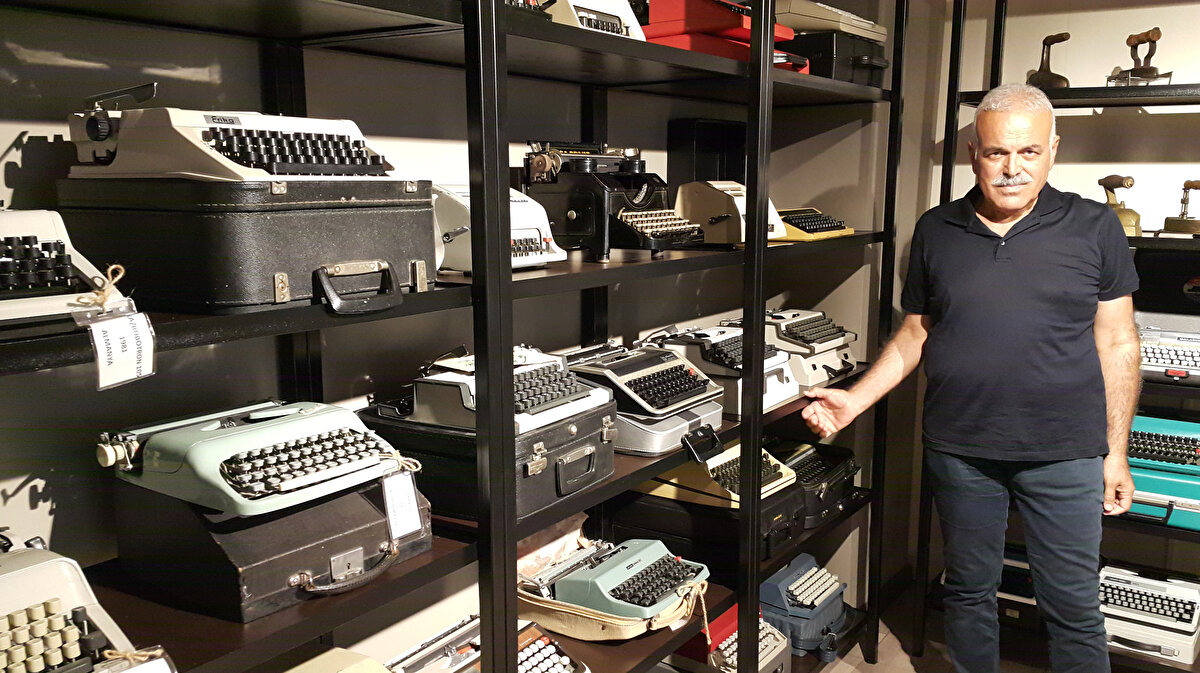 Fatih Tatar, 1955 yılında dedesinin köyden Manavgat'a taşınarak ticarete başlamasıyla birlikte ailesinin ticari hayatının başladığını anlatarak, “Babam askerlikten sonra bu görevi devralıyor. O yıllar Türkiye'de ticaretin ithal ürünlerle devam ettiği yıllar. O dönemlerde Türkiye'de ticarete aileler, ilk olarak tuhafiyeyle, manifaturayla başlıyor. Ülkemizin üretmiş olduğu ürünler pamuk ülkesi olduğumuz için tekstile dayalı ekonomimiz var. Daha sonraki yıllarda ithalatla birlikte ülkenin döviz rezervinin müsait olduğu dönemlerde birçok sanayi ürünü de İtalya üzerinden Türkiye'ye geliyor" dedi.<br>