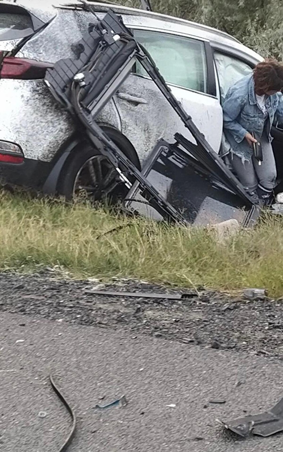 Çevredekilerin ihbarı ile kaza yerine sağlık, itfaiye, polis ve jandarma ekipleri sevk edildi. Ekipler, sürücü A.A.'nın hayatını kaybettiğini belirledi.