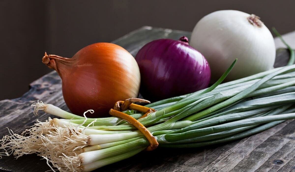 ABD’de yayımlanan yeni bir araştırmanın bulgularında soğanın kan şekerini yüzde 50 oranında azaltabildiği açıklandı.<br><br>