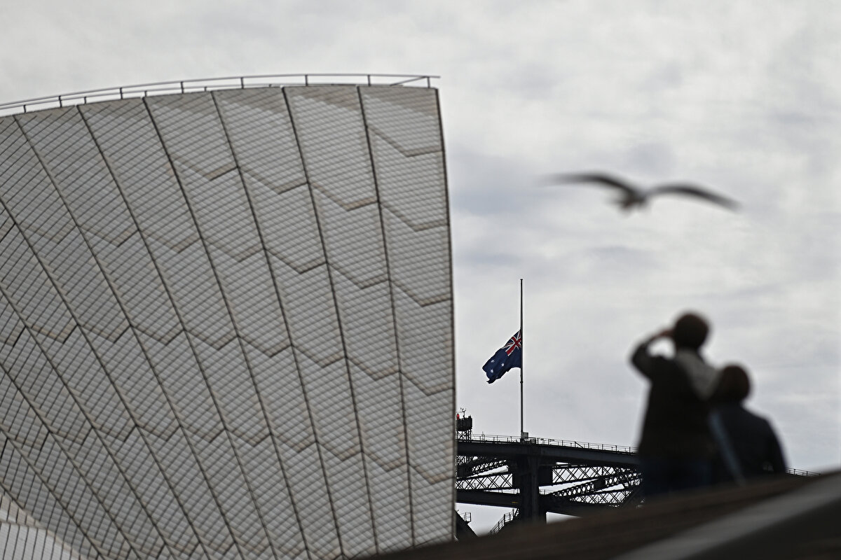 İskoçya'daki Balmoral Şatosu'nda hayatını kaybeden 2. Elizabeth'in naaşının önce trenle Edinburgh'a, daha sonra da yine İskoçya'daki Aziz Giles katedraline götürülmesi planlanıyor.<br><br>