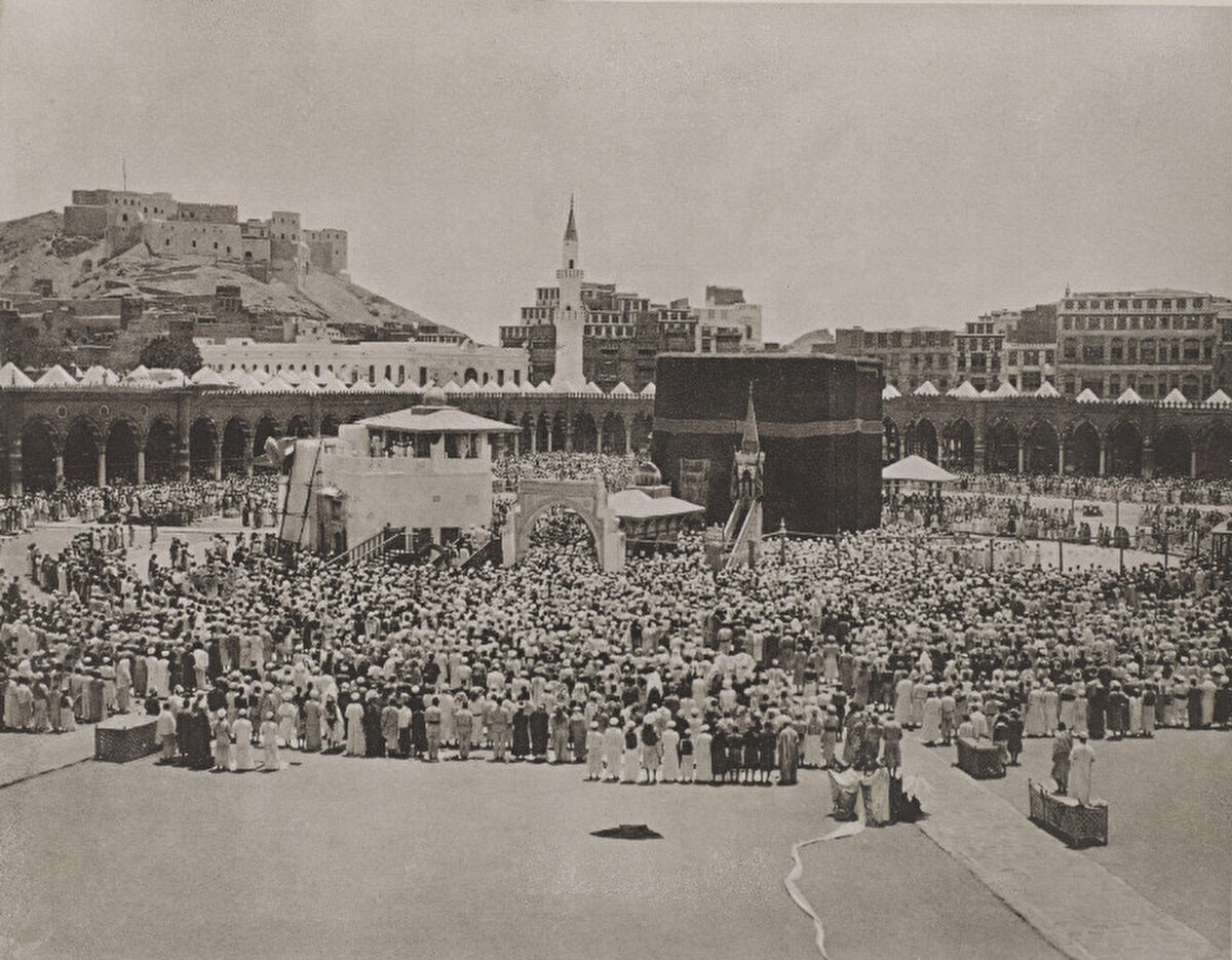 Hurgronje’nin kayıtları es-Seyyid Abdülgaffâr’ın kabiliyetli biri olduğunu söylüyordu. Alakadar olduğu fotoğrafçılıktan başka; dişçilik, saat tamirciliği, silahçılık, altın ve gümüş dökümcülüğü yapmıştı. Hurgronje’ye göre es-Seyyid Abdülgaffâr’ın ne sistematik ne bilimsel olan fotoğrafçılık tarafı ise geliştirilmeye ihtiyaç duyuyordu. 